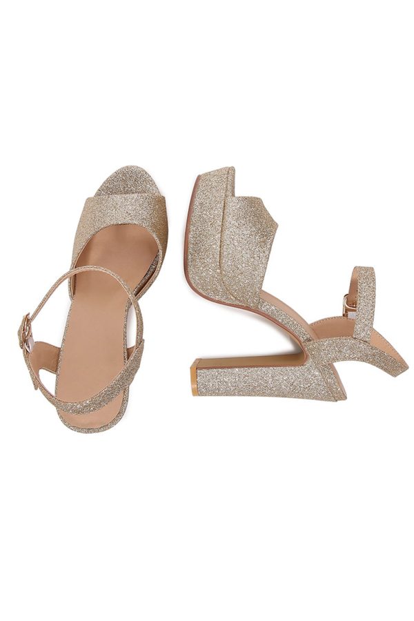 Chunky licht gouden sandalen met hoge hak en bandjes Im Angebot – Bild 3