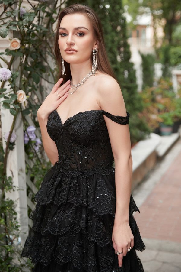 Long Off The Shoulder Zwart gelaagde galajurk Zu verkaufen – Bild 5