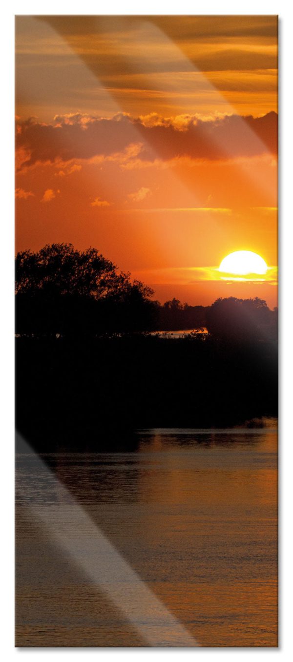 Sonnenuntergang über Fluss, Glasbild Panorama Im Angebot